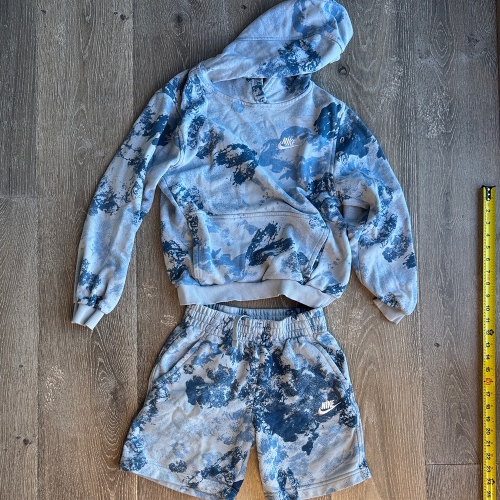 Nike Blue and Gray Kids Matching Set Sweatshirt size Lrg shorts size Med 0276